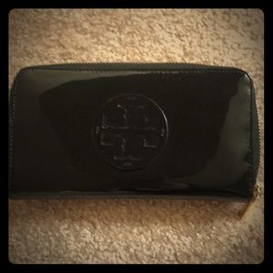 Black Tory Burch wallet
